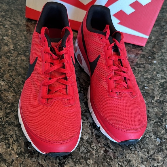 Nike air max 693325-601 Red and Black Sneakers EUC 11 - Picture 5 of 16